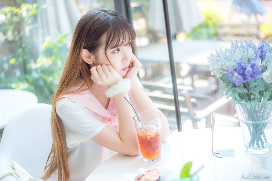 “刘璝是被算计的，这点没错，但他本人不知道，换做是你，若主公淫辱了你的妻子，你会怎样？”庞统没好气的翻了翻白眼道。
